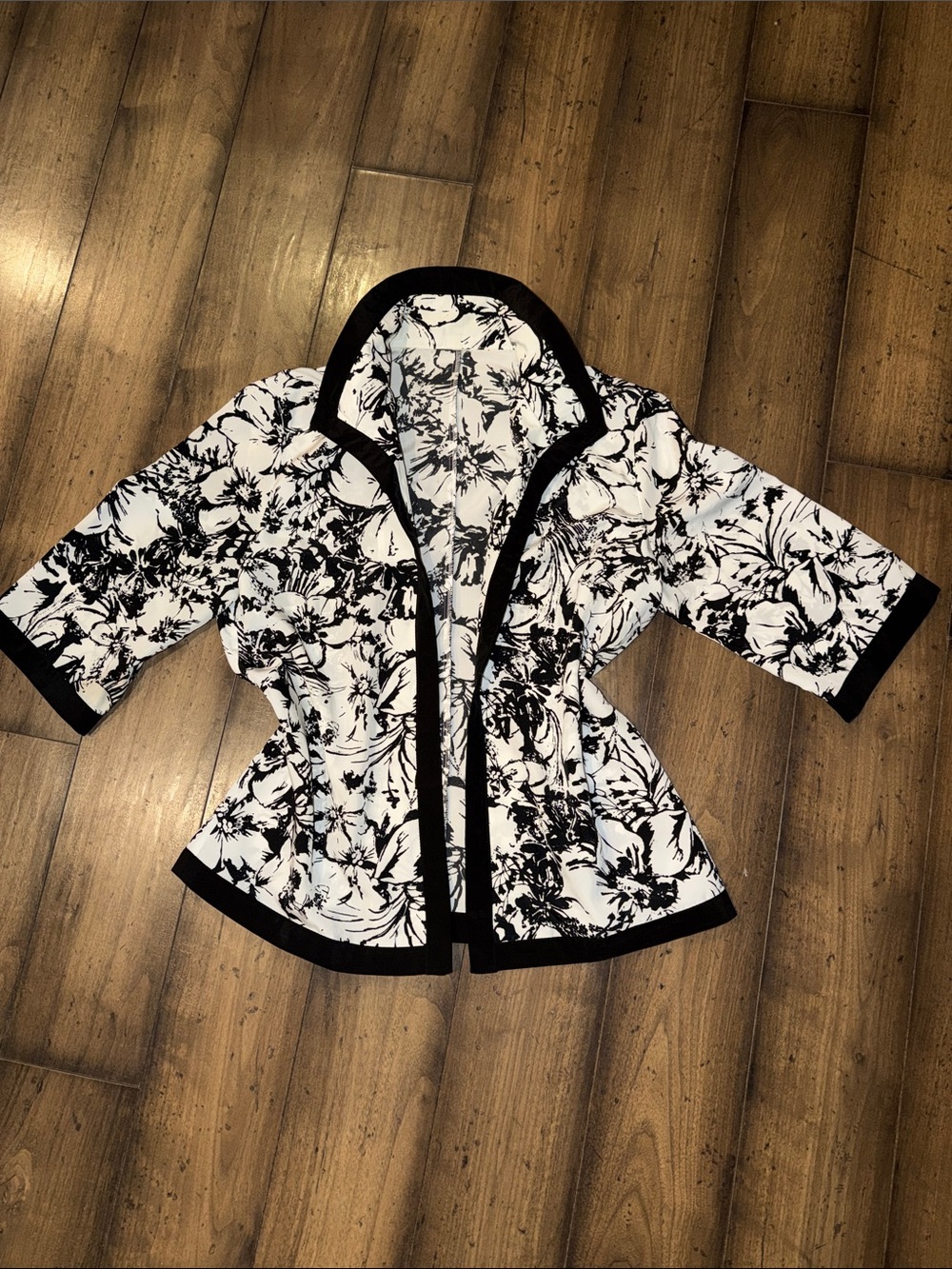 🖤🤍BLACK AND WHITE FLORAL SHACKET 🖤🤍